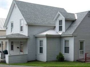 10 Halifax St, Winslow, ME 04901