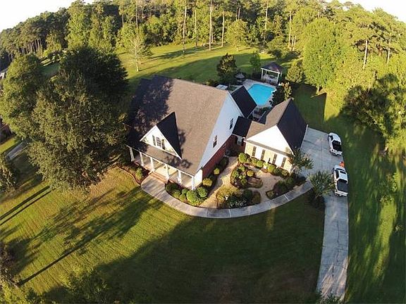 3rd image of 42209 Jefferson Dr