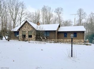 42892 Woodvale Ln, Columbiana, OH 44408