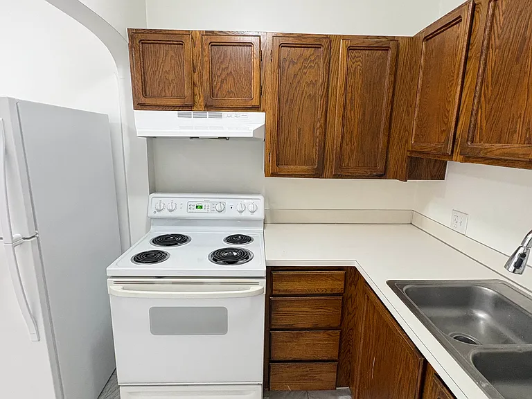 325 Summit Ave E #12 — Photo 6