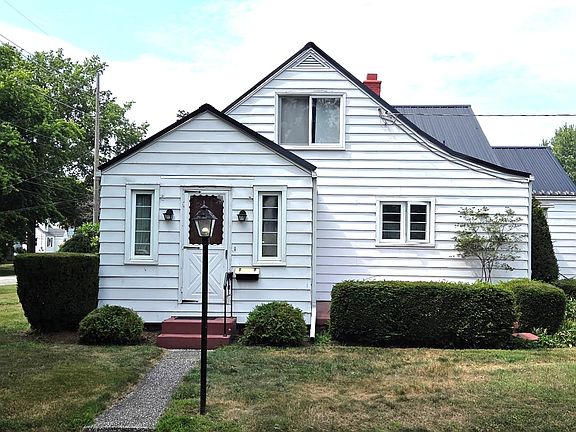 4th image of 935 Marshall Dr