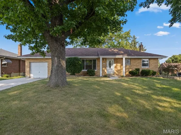 9228 Kenstan Ct, Saint Louis, MO 63123