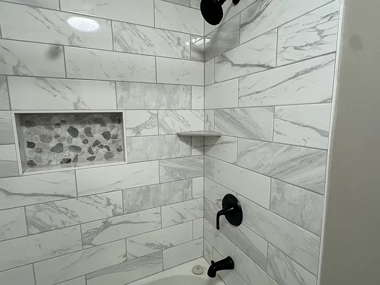 504 W Allen St — Photo 2