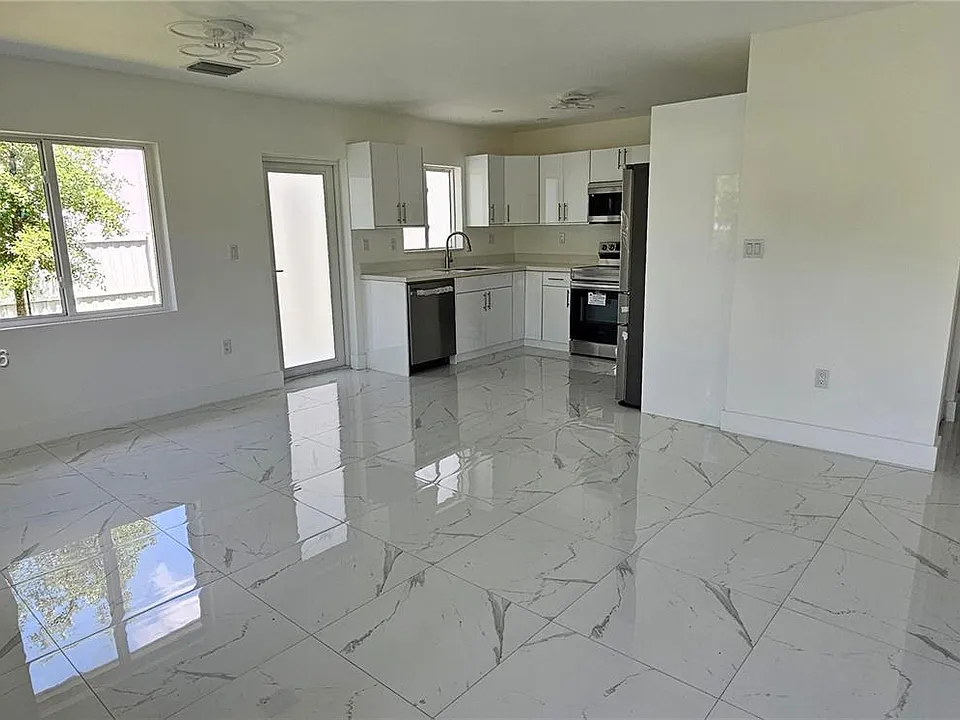 231 & 233 NW 3rd Ave #2333