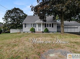 72 Old Rd, Sewaren, NJ 07077