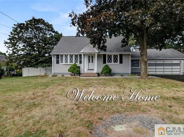 72 Old Rd, Sewaren, NJ 07077
