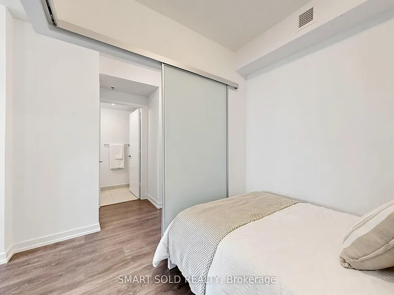 203 College St #1405 — Photo 25