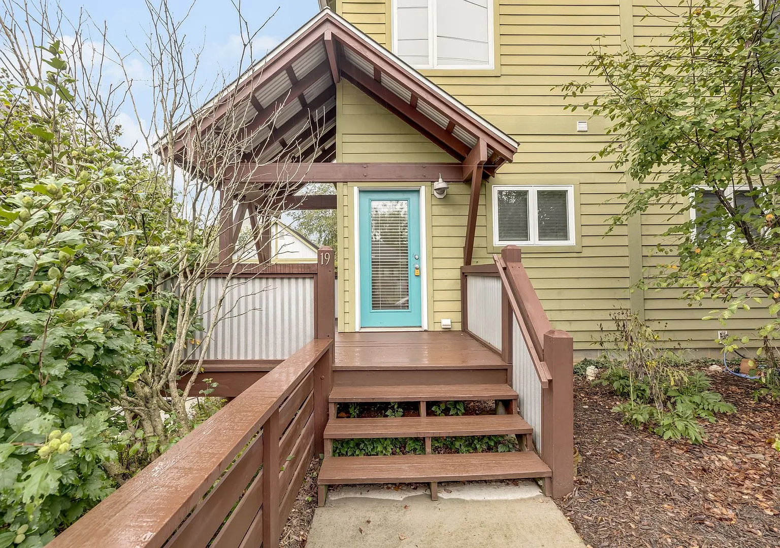 Beautiful 2-Bedroom Townhome off Haywood Road — Photo 1