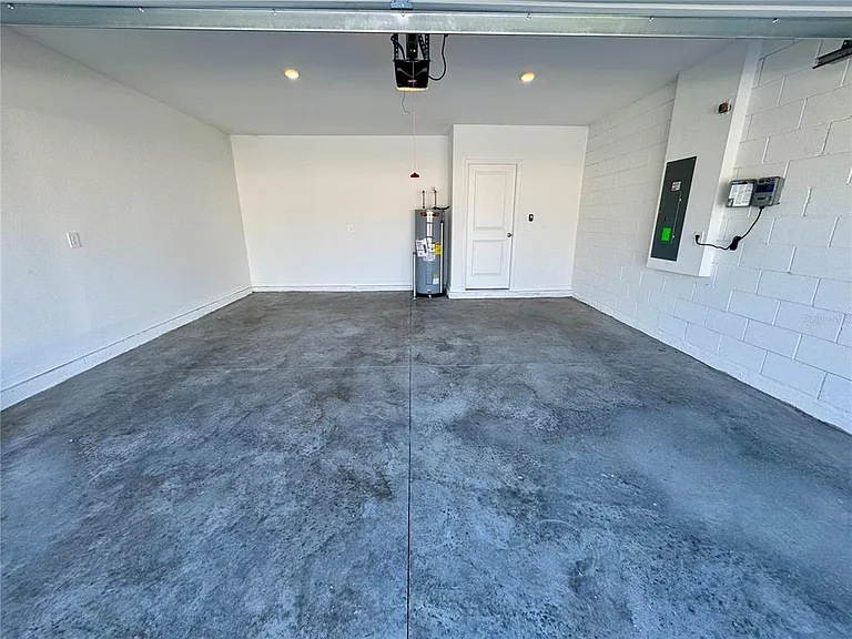 405 Kayden Cv — Photo 11