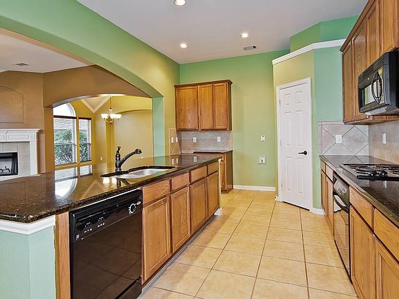 5th image of 637 Martin Dr