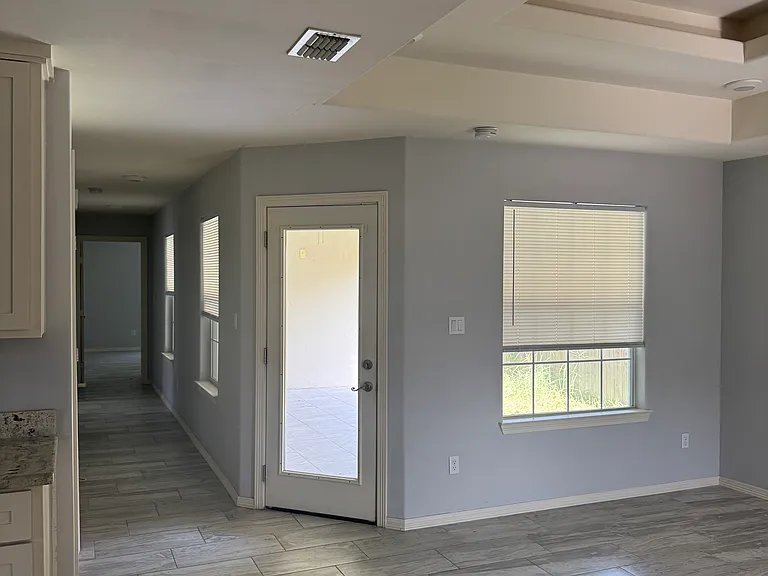 2004 Ash Cir — Photo 8