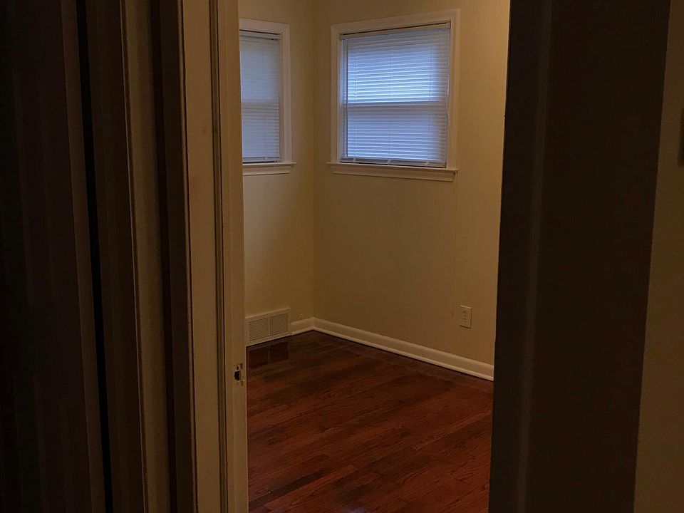 1st image of 20632 Kenmore Ave