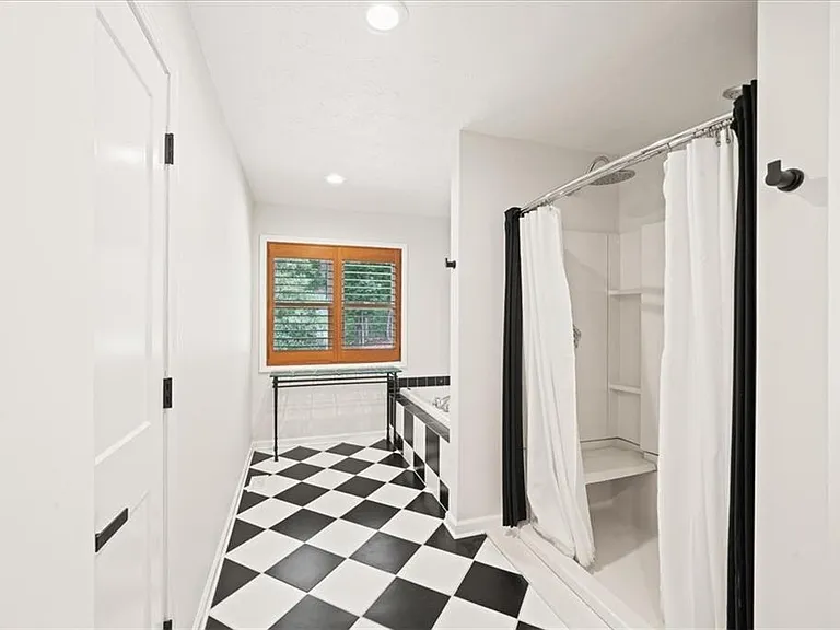 6340 Reives Rd — Photo 21
