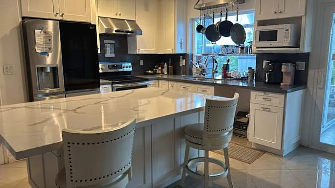 6 bed, 2250 sqft, $1,050 — Photo 2