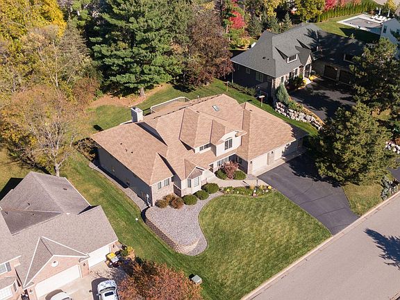 3rd image of 703 Wesley Ln