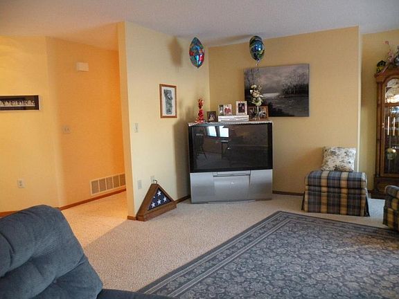5th image of 2068 Westminster Ct