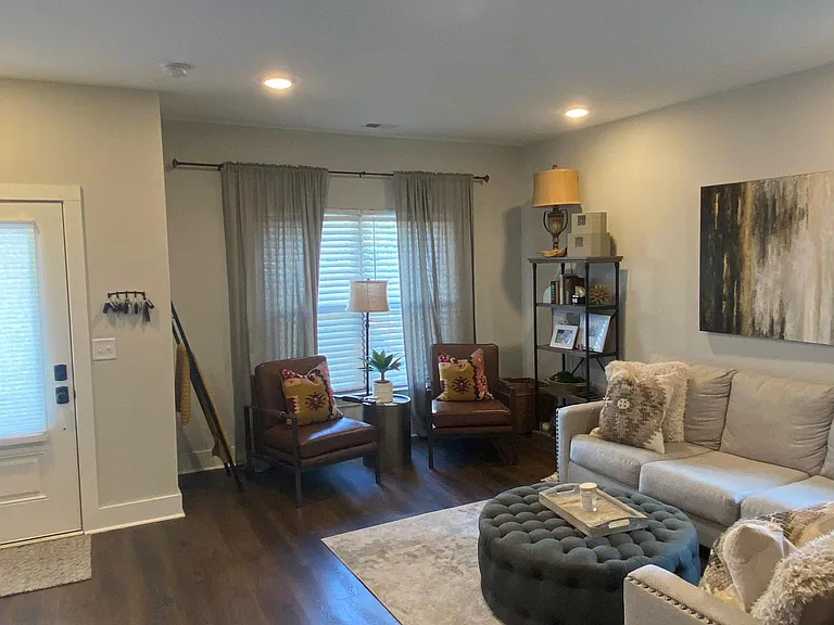 201 Thompson Park Dr — Photo 6