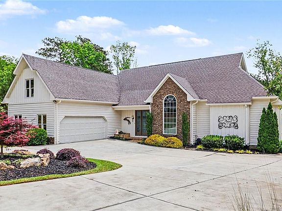 3rd image of 8895 Willowbrae Ln