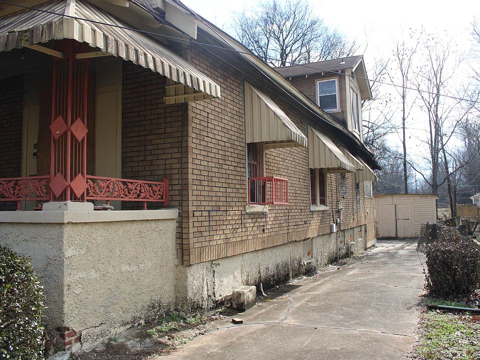 2nd image of 387 Gaston Ave