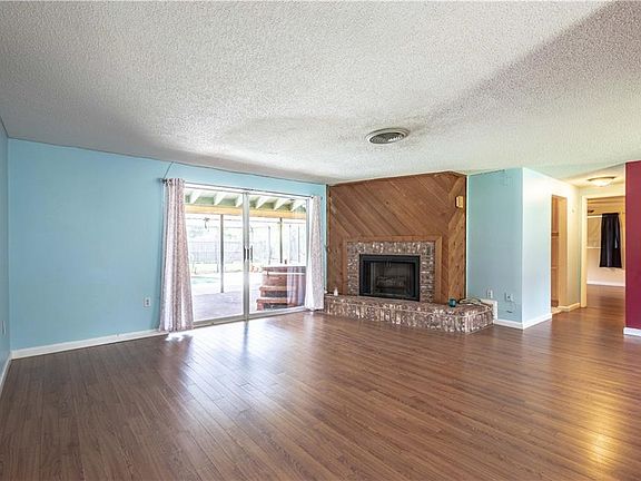 5th image of 21464 Bryn Mawr Ave