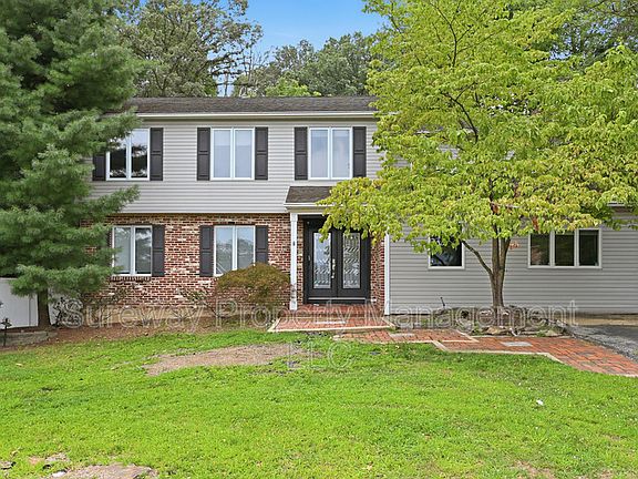 2nd image of 342 Quaker Rd