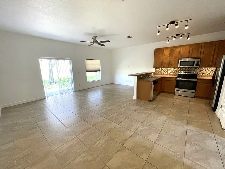 2600 Revolution St #105 — Photo 5