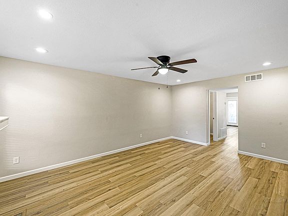 4th image of 1500 Sandy Springs Rd APT 35