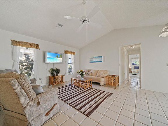 5th image of 96 Broadmoor Ln