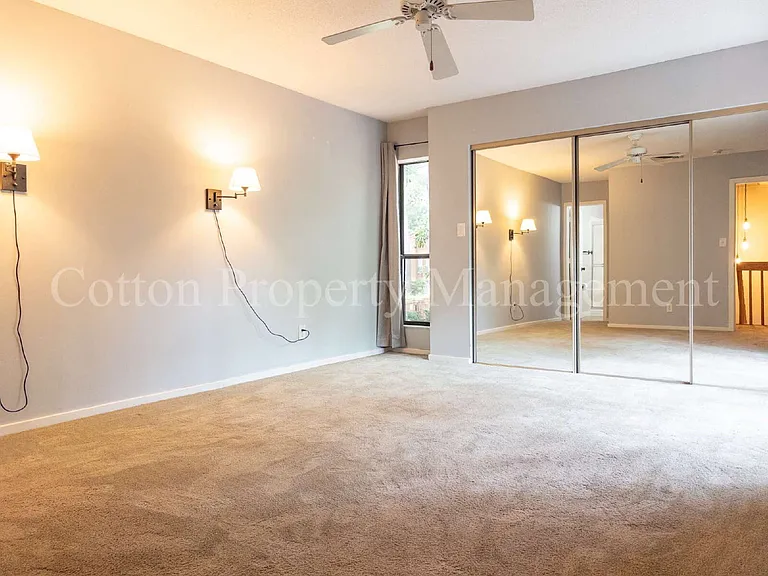 2030 Albert Cir — Photo 16