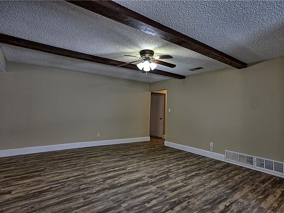 5th image of 813 Skylark Dr