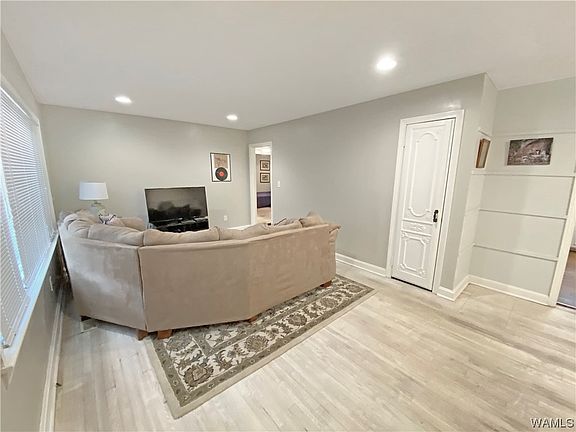 3rd image of 1914 19th St E