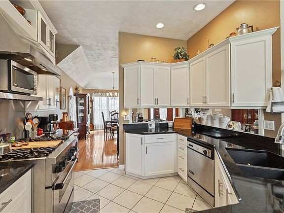 3rd image of 106 Birch Dr