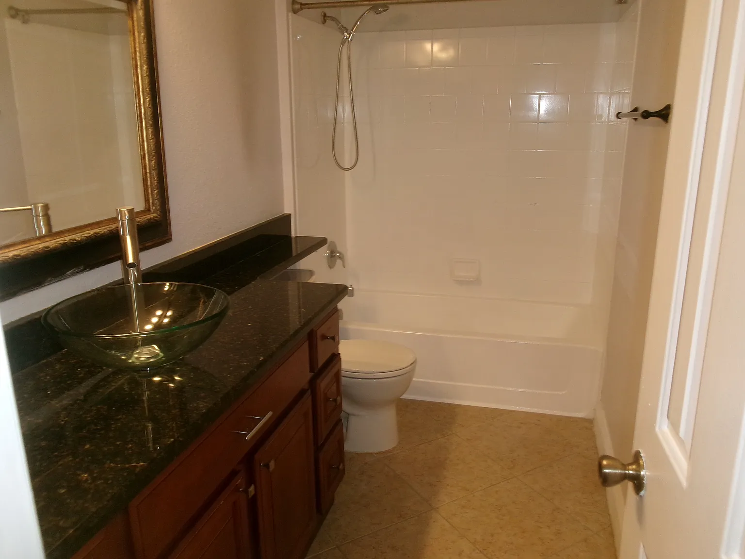 2 bed, 1014 sqft, $1,650 — Photo 3