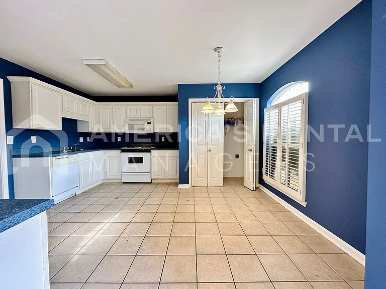165 Rocky Ridge Dr — Photo 4