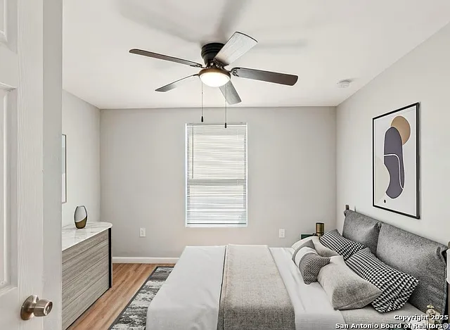 1050 Vanderbilt St — Photo 3