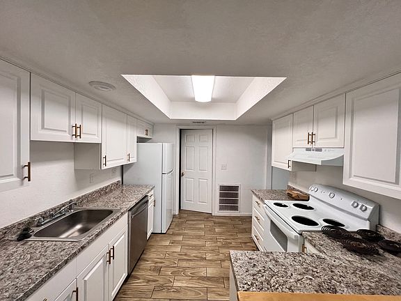 5th image of 718 N Highland Ave