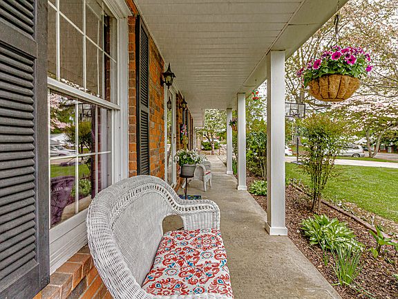 5th image of 3824 Skyland Dr
