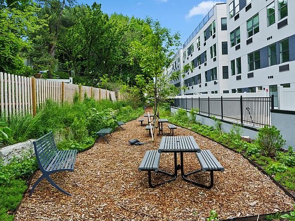 5th image of 828 Garfield Ave #326