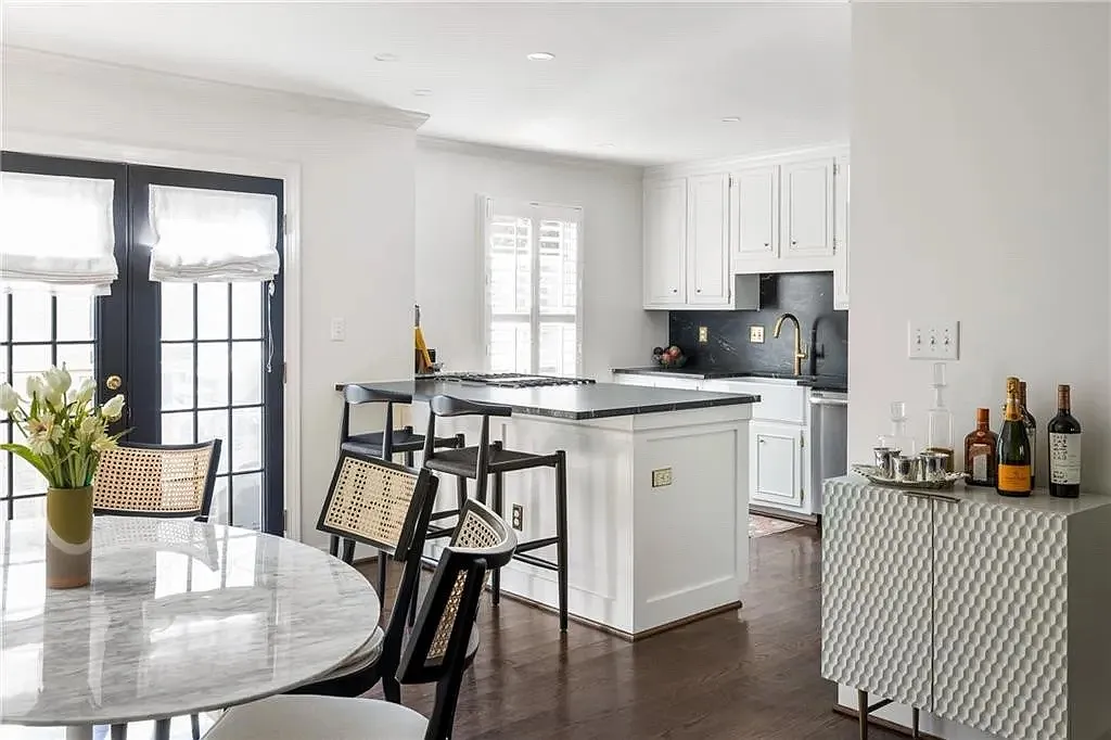 Building Photo - 104 Terrace Dr NE #3
