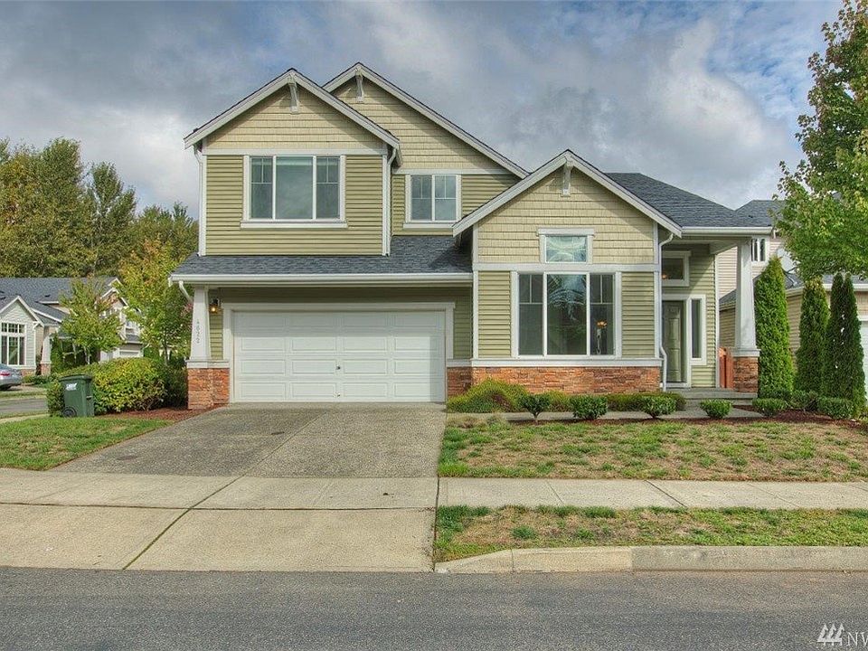 Corner lot 2-story home in Creekside!  Original single owner, lightly used! 4 bedrooms, 2.75 baths, 2479 square feet!