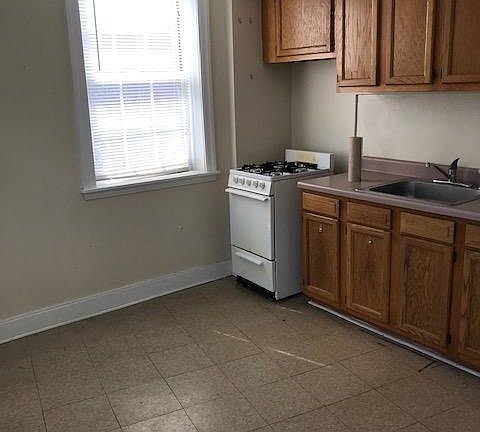 3rd image of 950 Delaware Ave APT 9