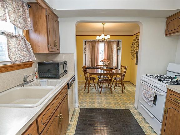 2nd image of 7514 Dorothy Ave