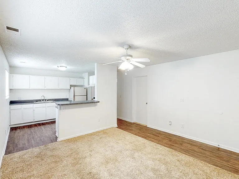 Skyline Apartments — Photo 21