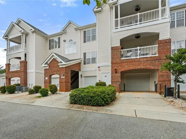 319 College Rd Unit 301, Greensboro, NC 27410