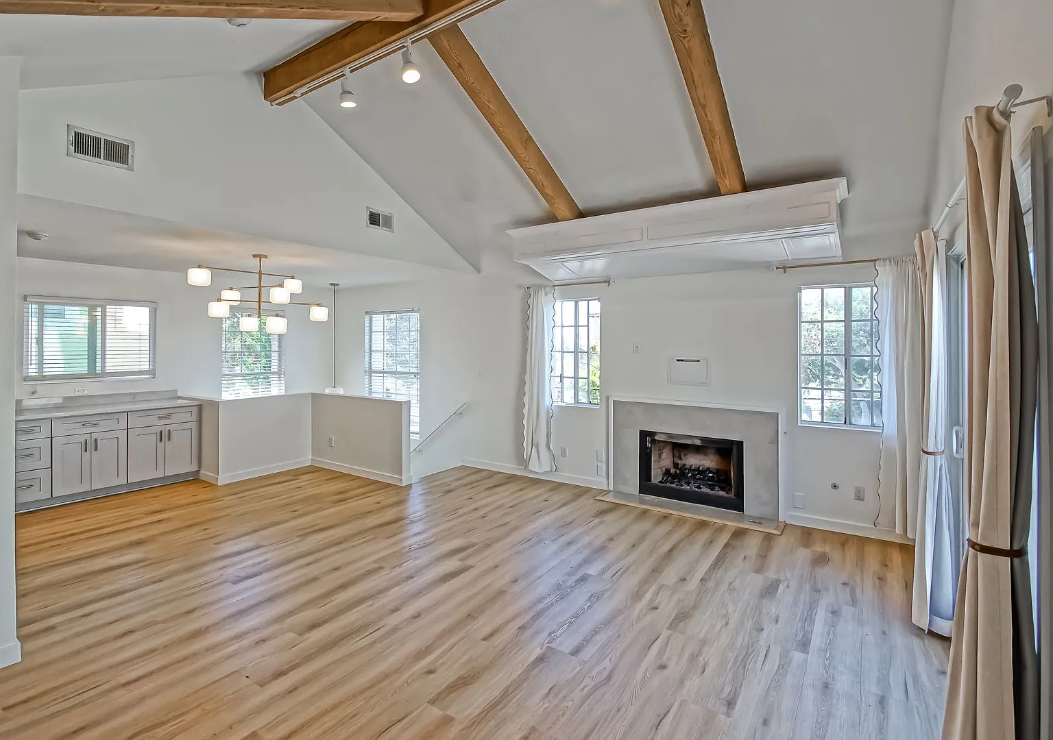Remodeled, Bright & Airy, 2-Story Front Townhouse w/ Dual Primary Suite Layout, Bright & Open Liv... — Photo 4