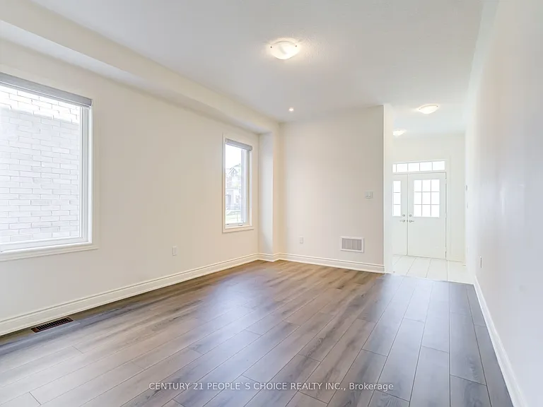 2237 Crystal Dr — Photo 6