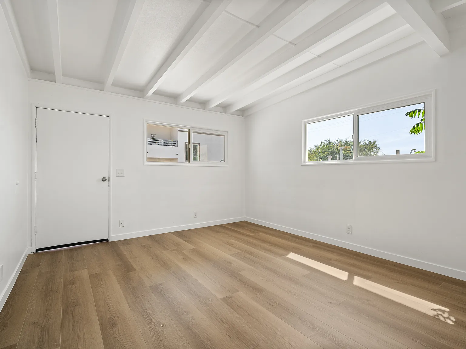1 bed, 725 sqft, $2,099 — Photo 1