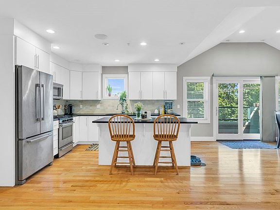 2nd image of 157 Hancock St #12