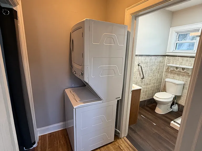 washer & dryer included