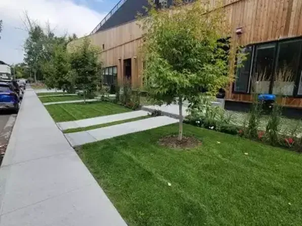 2502 16a St SW, Calgary, AB